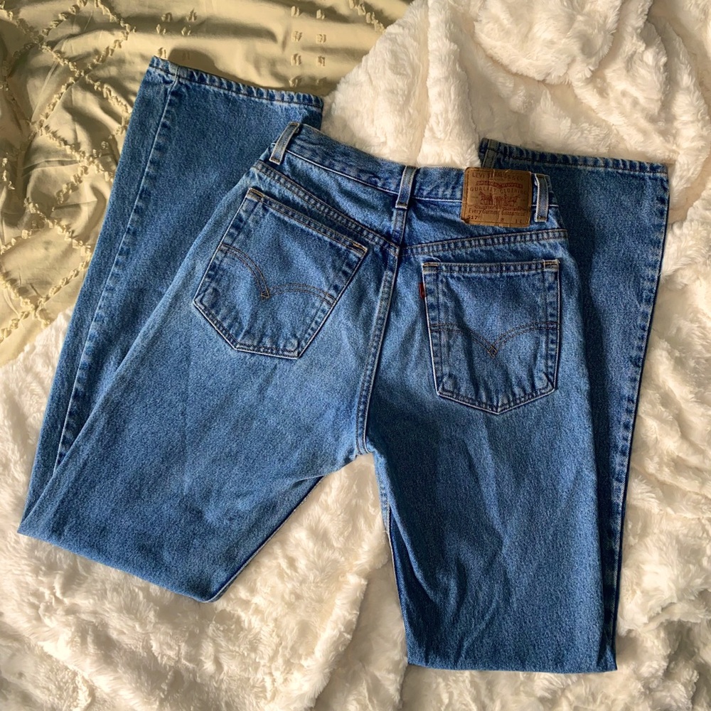 Mid-rise vintage Y2K slim fit boot-cut Levi’s 517 jeans.